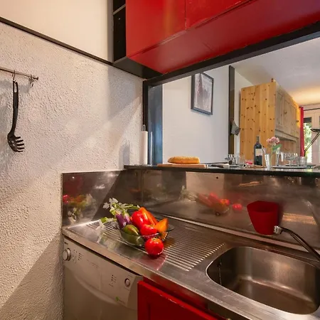 Апартаменты Sleeps 4 *